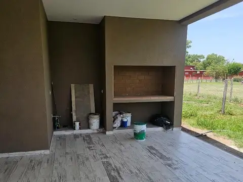 Casa en Alquiler con 2 cocheras