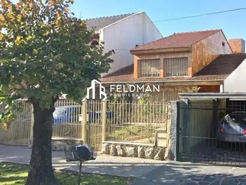 CHALET 2 PLANTAS 2 DORM + DEPTO 1ER PISO GARAGE FONDO PILETA
