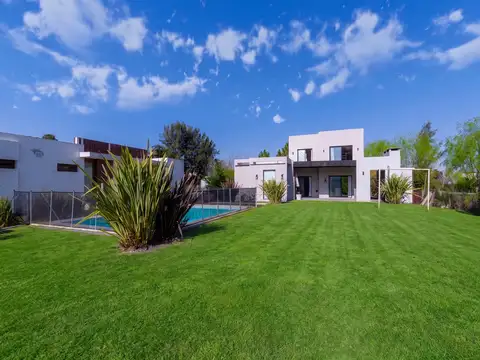 Casa en Venta con 1 cochera