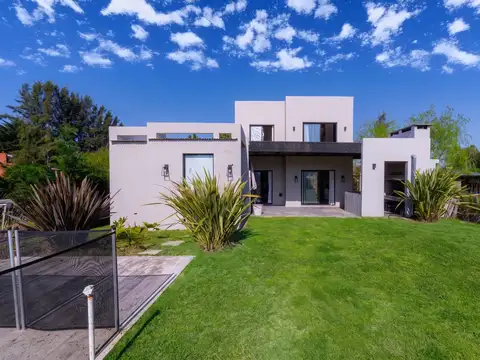 Casa 6 ambientes con 2 baños