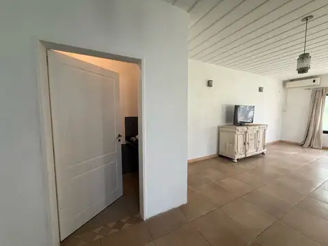 Casa 5 ambientes con 1 baño