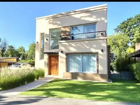 Hermosa Casa en Barrio Cerrado La morada  Alberdi 2300 Muñiz