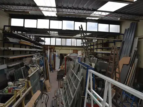 Depósito en venta - 3 Ambientes 1 Baño - Parque Avellaneda