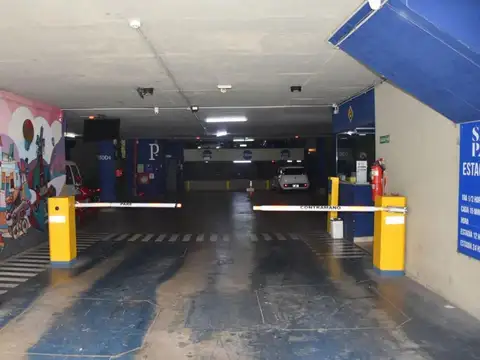 VENTA COCHERA CENTRO