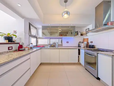 Casa 5 ambientes con 4 baños