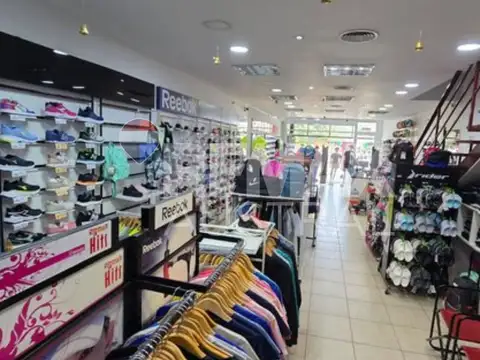 3 LOCALES SOBRE AV. KENNEDY JUNTOS O SEPARADOS