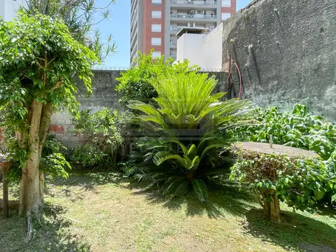 Constitución  al 1300 entre Ayacucho y Chacabuco