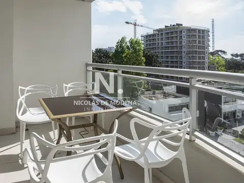 Departamento de 1 y medio dormitorio en venta a pasos de Playa Brava