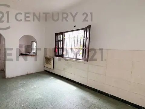 VENTA PH  A RECICLAR  DE 3 AMBIENTES C/ PATIO VILLA MARTELLI