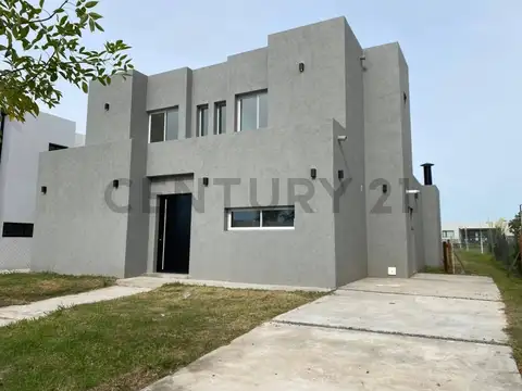 CASA MINIMALISTA EN SANTA LUCIA