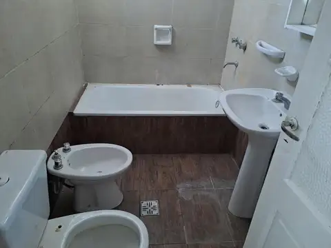 Depto Tipo Casa en Alquiler con 1 cocheras