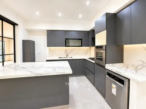 Casa 5 ambientes con 4 baños