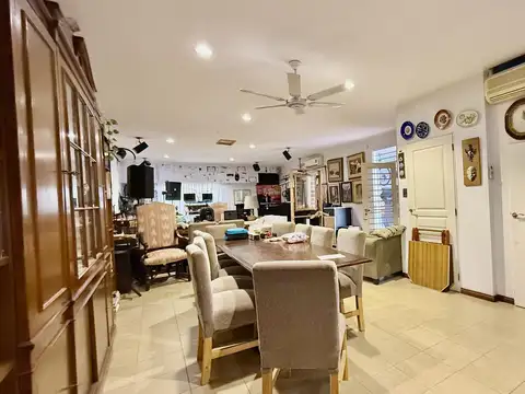 Tucumán 4300 - Casa 3 dormitorios con galpón, patio y pileta en Barrio Luis Agote