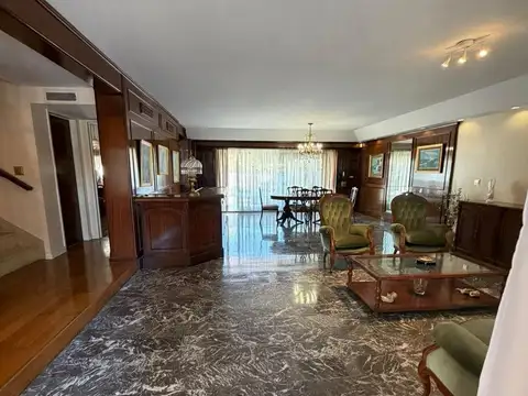 Casa en Venta con 5 cocheras