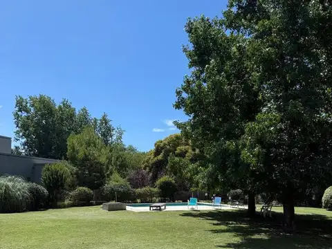 Venta Casa 5 Ambientes en Mercedes ( Acceso Sur )