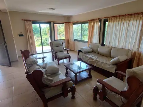 Casa en Venta con 3 cocheras