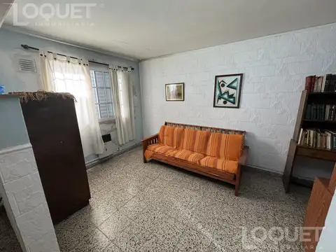 Casa 11 ambientes con 2 baños