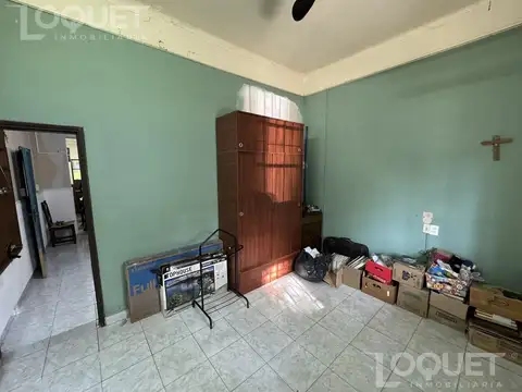 Casa 11 ambientes con 2 baños