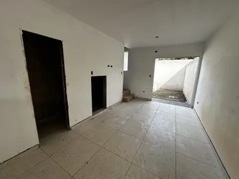 Depto Tipo Casa en Venta en Los Hornos, USD 72.000