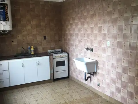 Av E Peron 2000, Piso 2