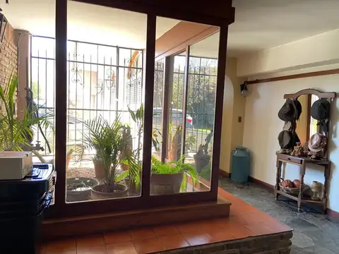 Casa en Venta con 6 cocheras