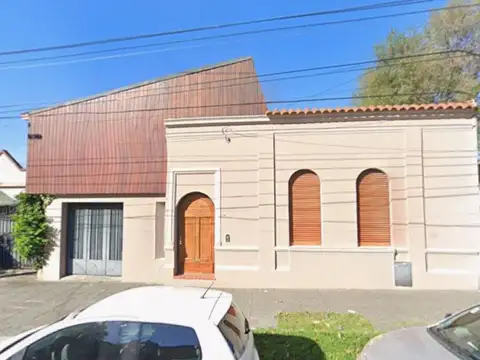 Casa de 6 ambientes- Morón sur