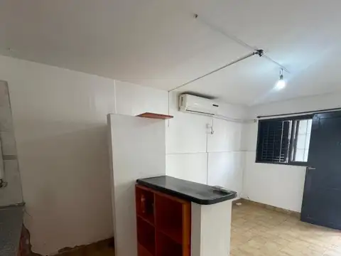 35 E 23 Y 24 , Piso pb