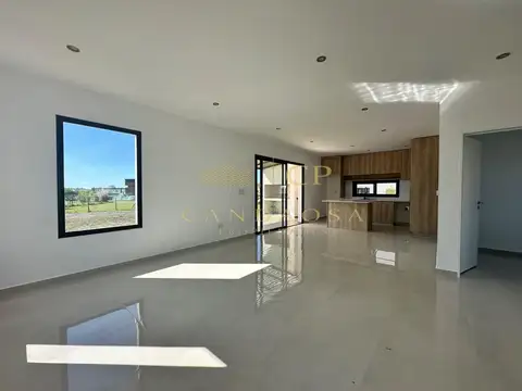 Casa en Venta en Pilar Del Este - Santa Sofia, USD 215.000