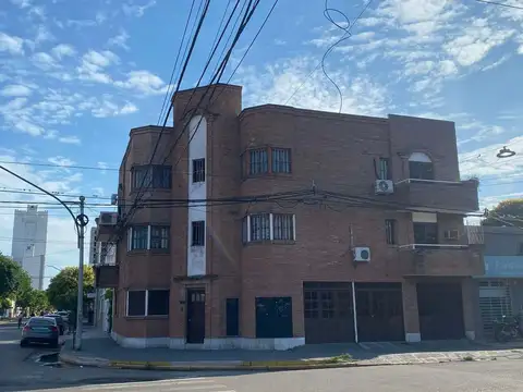 DPTO CON COCHERA EN BARRIO SUR | SOBRE URQUIZA