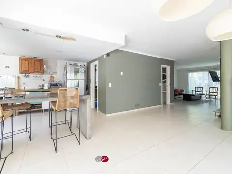 Casa 5 ambientes con 3 baños