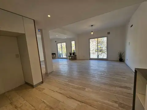 Depto Tipo Casa en Venta con 1 cocheras