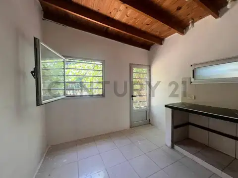 CASA EN VENTA EN LA PLATA MELCHOR ROMERO DE 1 DORMITORIO