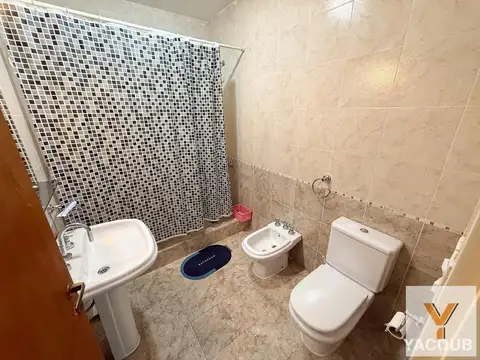 Casas en venta - 5 Dormitorios 6 Baños - Cocheras - 2.600Mts2 - Lisandro Olmos, La Plata
