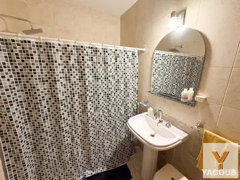 Casa 9 ambientes con 4 baños