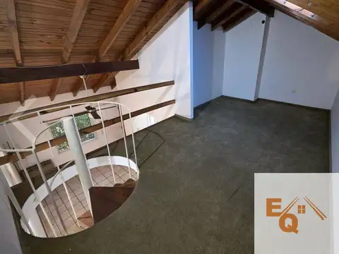 Casa en Alquiler con 1 cochera