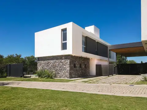 CASA 3 DORMITORIOS VILLA ALLENDE