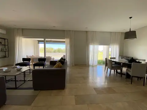 Casa con vista al golf en La Calesa - URDAPILLETA PROPIEDADES