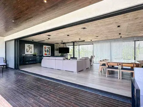 Casa en Venta con 7 cocheras