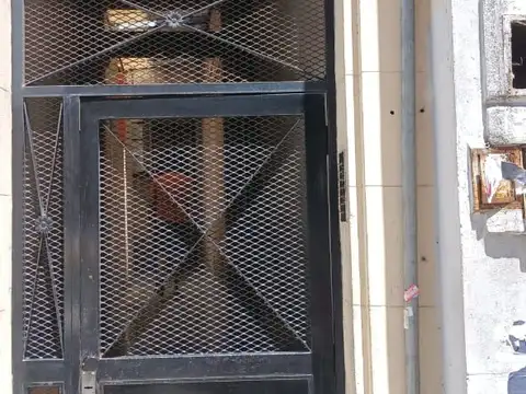 VENTA PH 2 AMBIENTES    SOBRE AV. JUJUY   