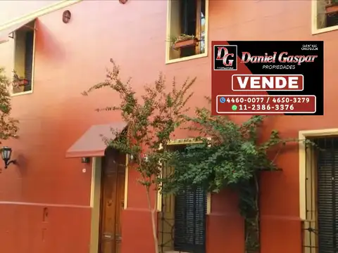 VENTA – AMPLIA CASA 6 AMBIENTES EN SAN TELMO – APTA COMERCIAL