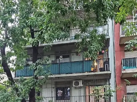 3 amb con balcón al frente y lavadero a 1/2 cuadra de Av. Boedo.