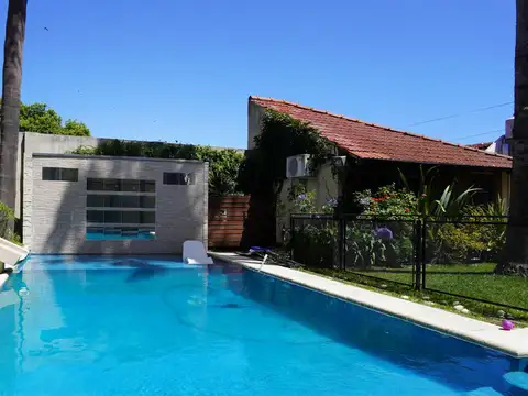 Venta Casa 9 ambientes con Pileta Lomas de Zamora