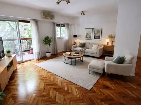 4 Amb. - Cochera - Frente - Balcon.-