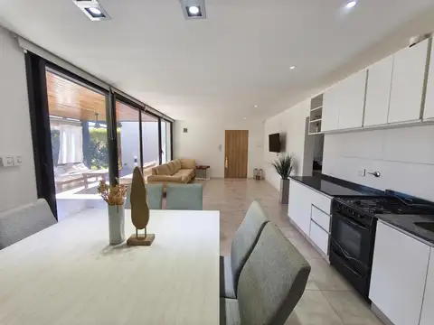 Casa en Alquiler al Este