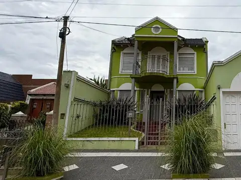 HERMOSA CASA CON PILETA APTA CRÉDITO 