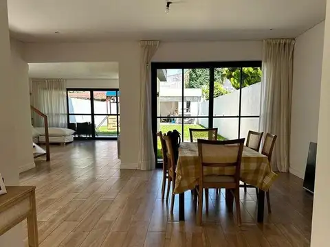 Casa en Venta en Adrogue, USD 400.000