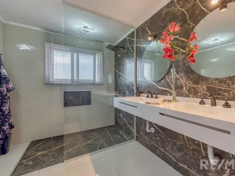 Casa 6 ambientes con 3 baños