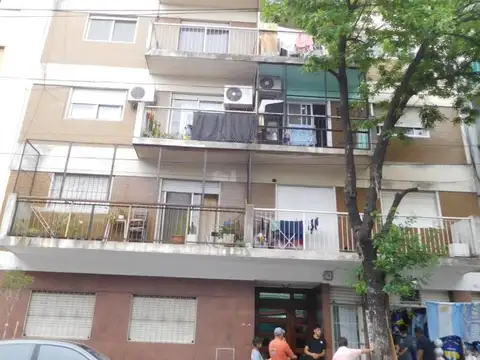 DEPARTAMENTO DE 3 AMBIENTES AL FRENTE CON BALCON