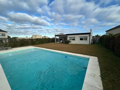 Casa en venta en San Ramiro, Pilar del Este. Pilar