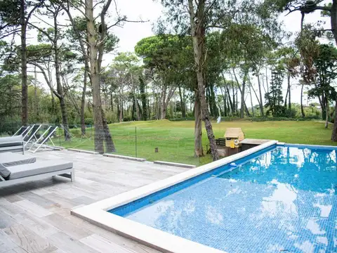 Casa 7 ambientes con 6 baños